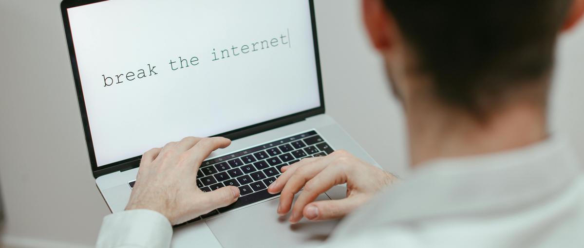 最先端の言語を使って開発！Programmer募集！！