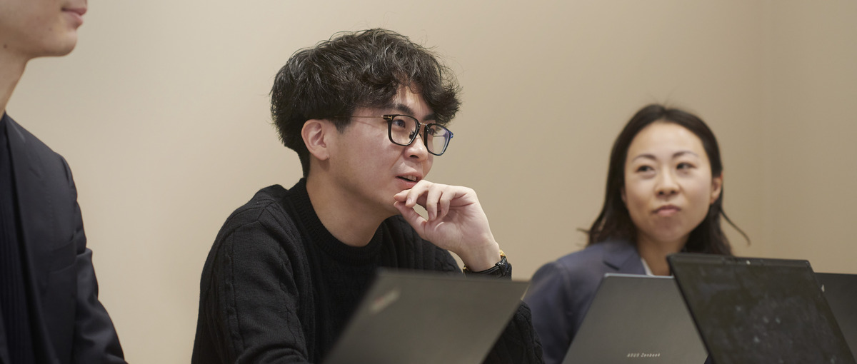 完璧な資料より、信頼関係を。クライアントの隣で課題を解決する仕事。