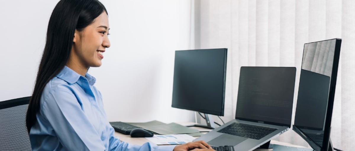 スクールで学んだだけで終わらせない。実務経験なしから開発エンジニアへ！