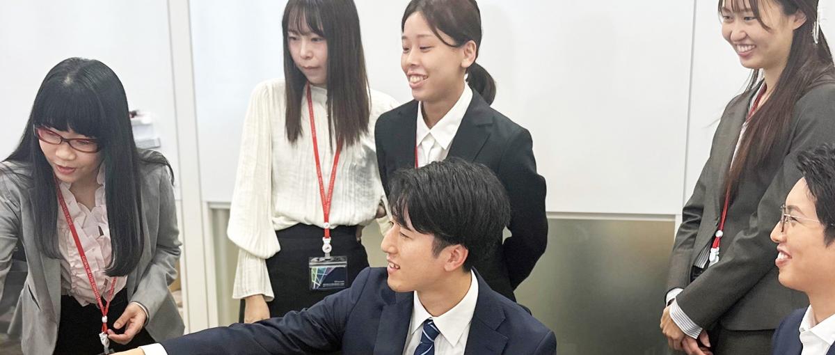 コンサルとITと医療が混ざり合う。多才なメンバーが集まるアナリストチーム