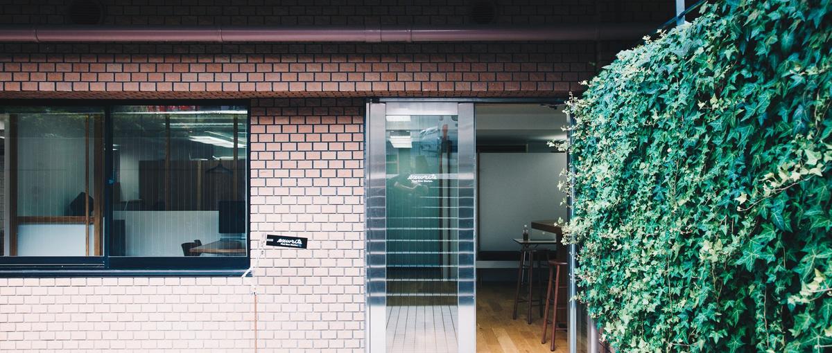 編集者同士で判断を持ち寄りながら進める仕事です