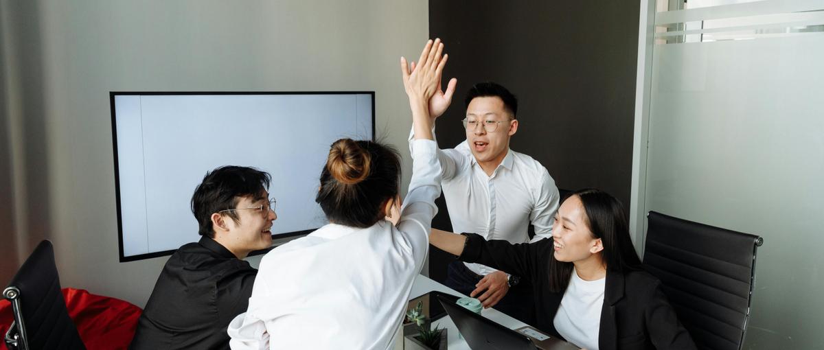  最先端の言語を使って開発！Lead Engineer募集！！