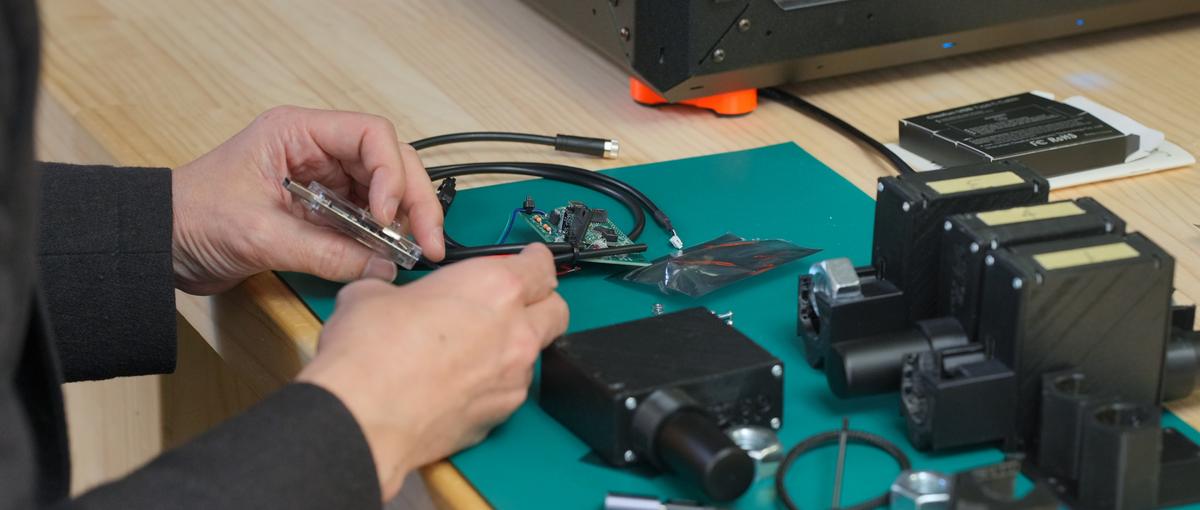 27卒ハードウェアエンジニア｜量産・組立・検証まで一貫して関われる自社開発