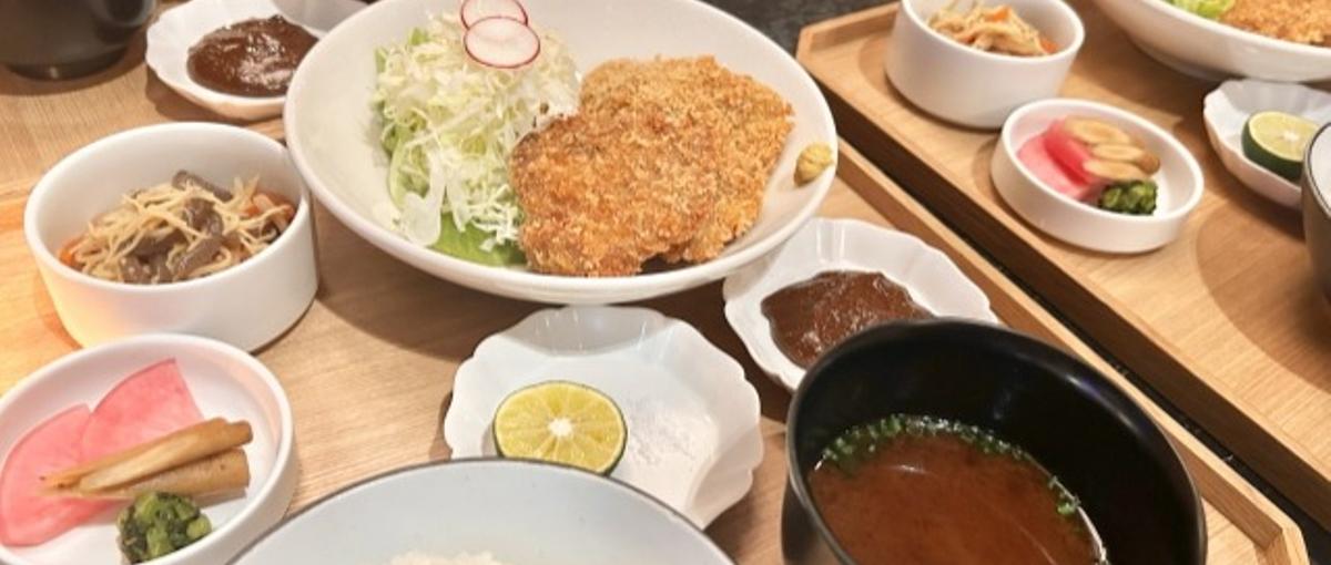 月一出張で各地のグルメを楽しむのも仕事！旅と食が好きなあなたを待っています