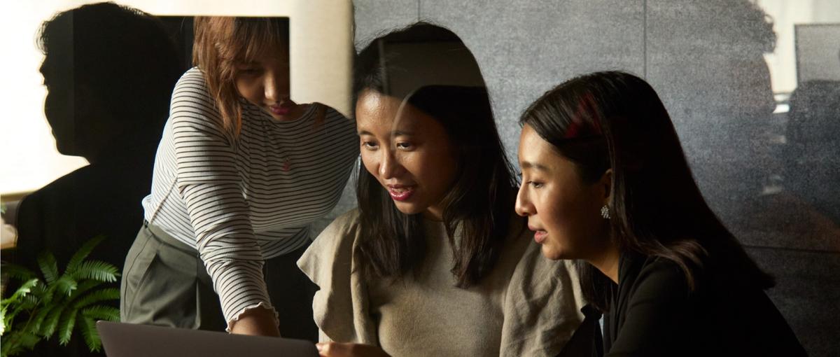 社内DXを進めるエンジニア／社内の半分が外国人！グローバルな環境で働く！