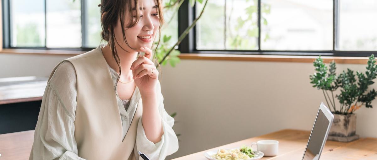 少数精鋭チームで活躍！自社サービスのマーケター│学生の就活を支援