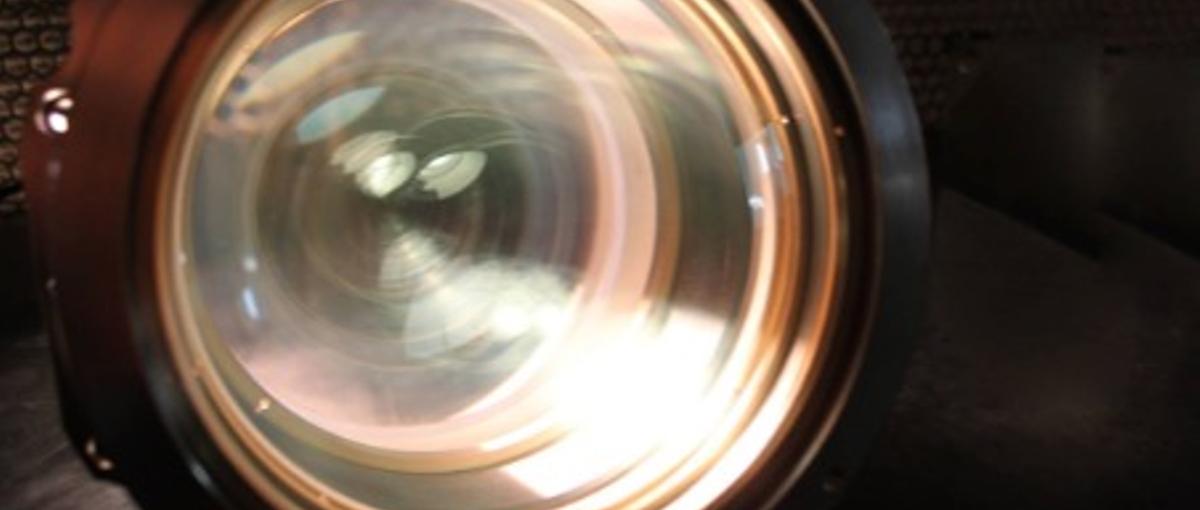 光学ソリューション開発｜光の道筋を設計し、究極のレンズを装置に組み込む仕事