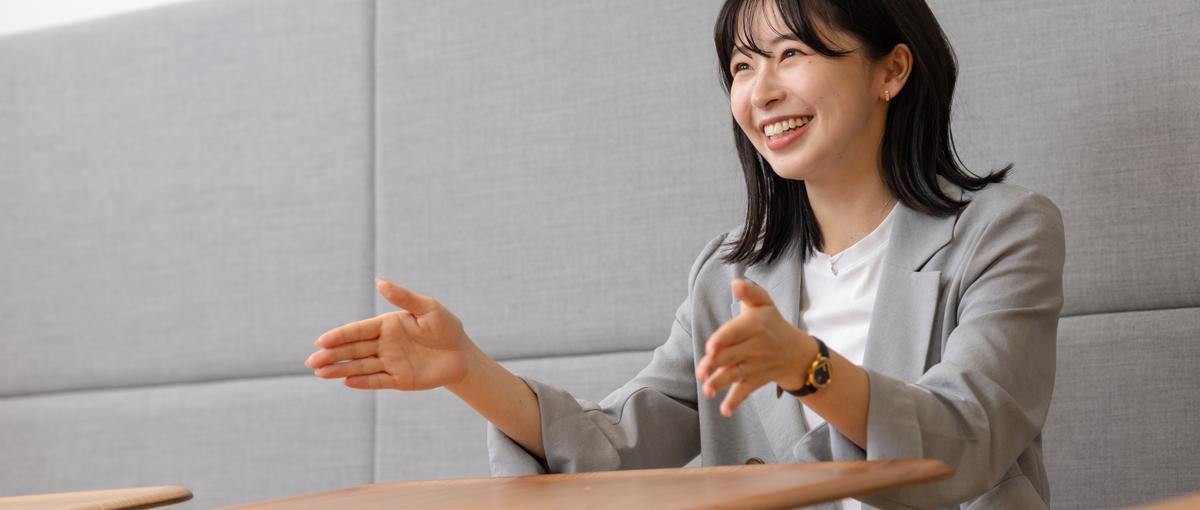 蹴落とすのではなく高め合う。チームで目標達成に向かう温かい実力主義。