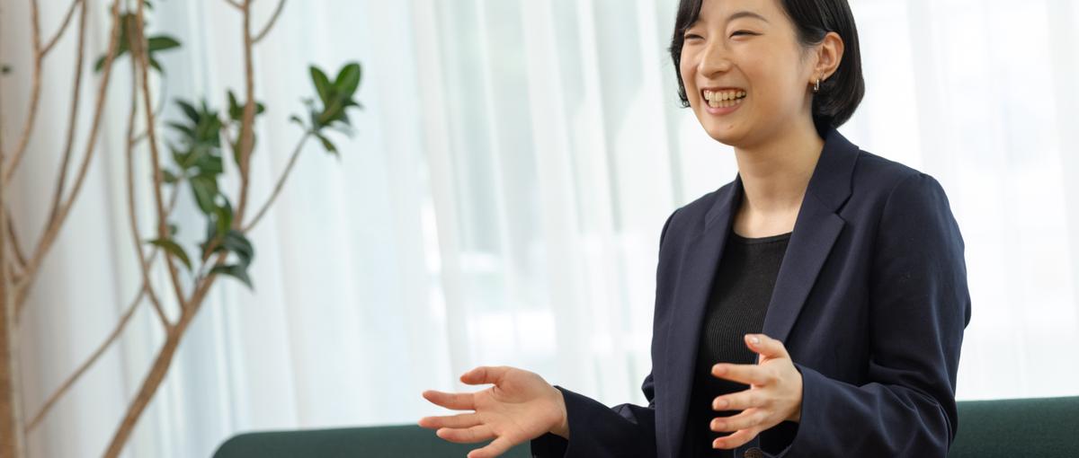 蹴落とすのではなく高め合う。チームで目標達成に向かう温かい実力主義。