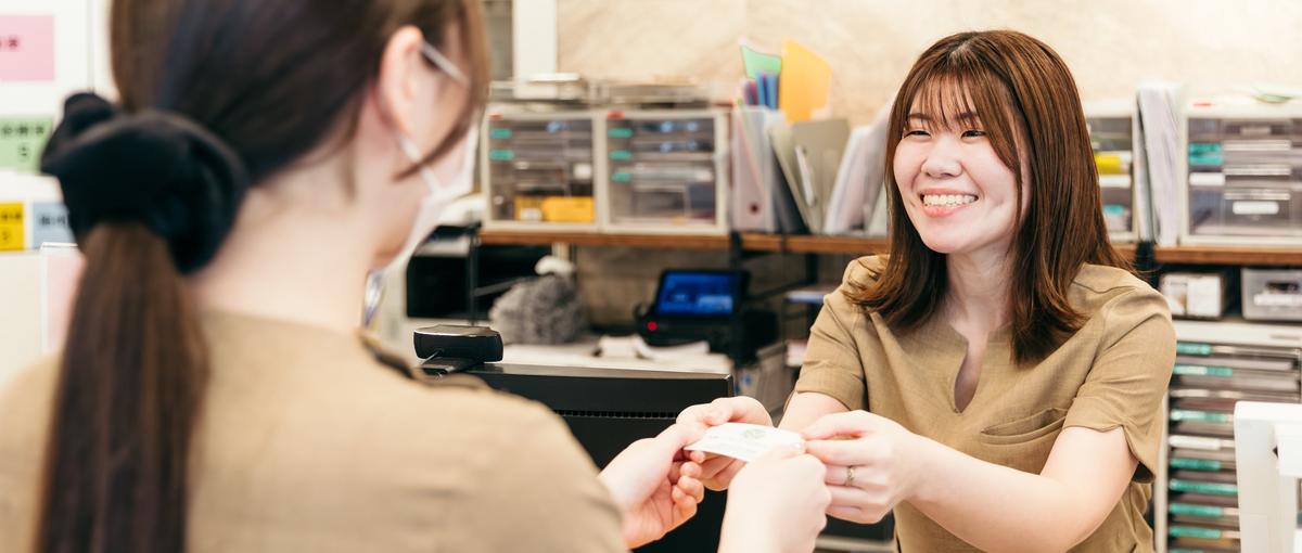 精神科と内科の視点を掛け合わせる。患者様を根本から元気にする医療事務！ 