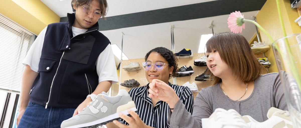 好きが活かせる接客販売スタッフ｜デザイン・履き心地にこだわったスニーカー