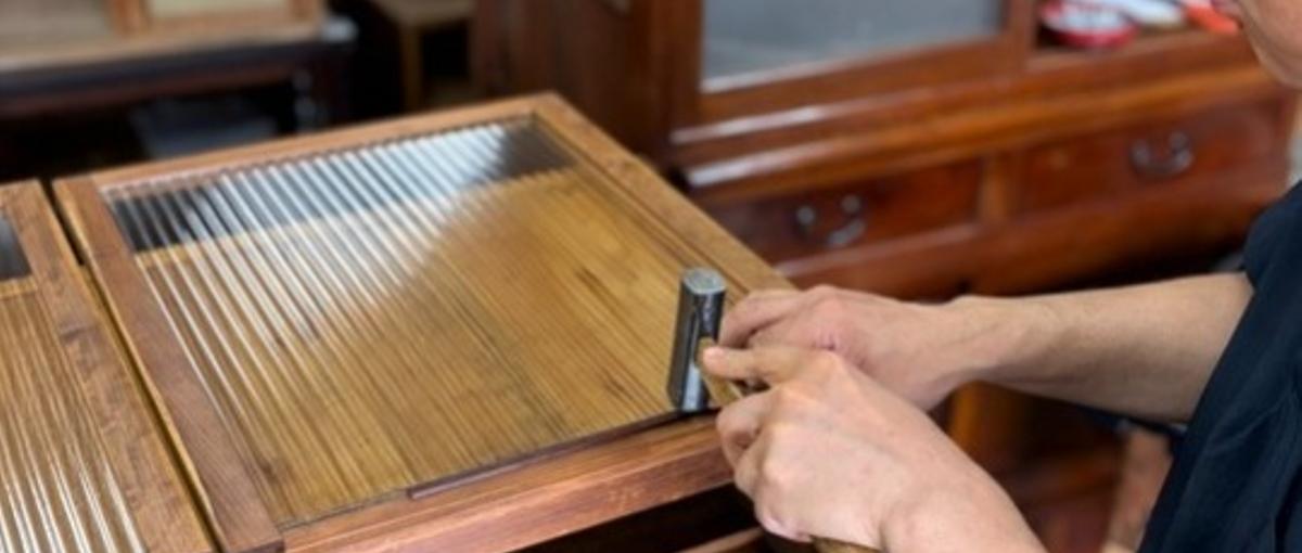 木工経験者募集｜一点物の古家具を蘇らせる仕事です。