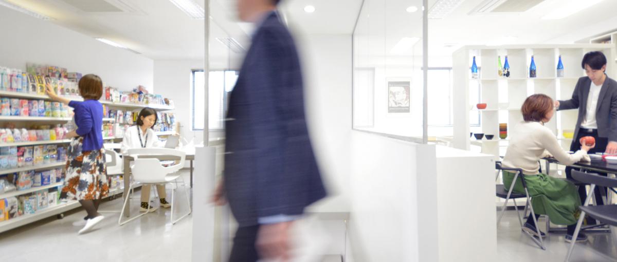 企業の らしさ を カタチ に 　27卒デザイナー募集