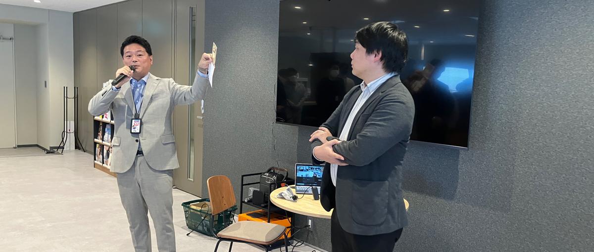 ゼロから工場手配まで携わる。世の中にブームを仕掛けるモノづくりの司令塔！
