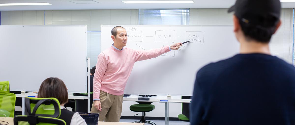 単にコードを教えるだけじゃない。実務に直結するスキルを伝えるJava講師