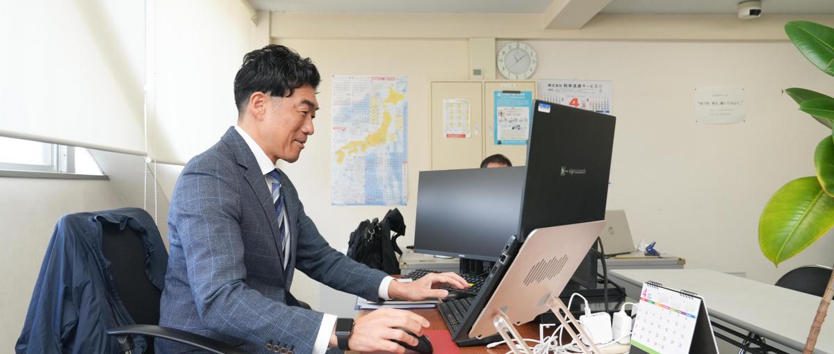 東北の広い街を走り、次世代エアレスタイヤを広げる営業