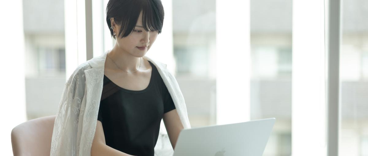 マーケターやデザイナーと肩を並べ、チームで数値をハックするフロントエンド
