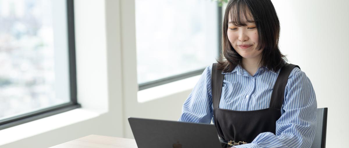 立ち仕事からステップアップ！あなたの気遣いが活きる美容系SNS事務！