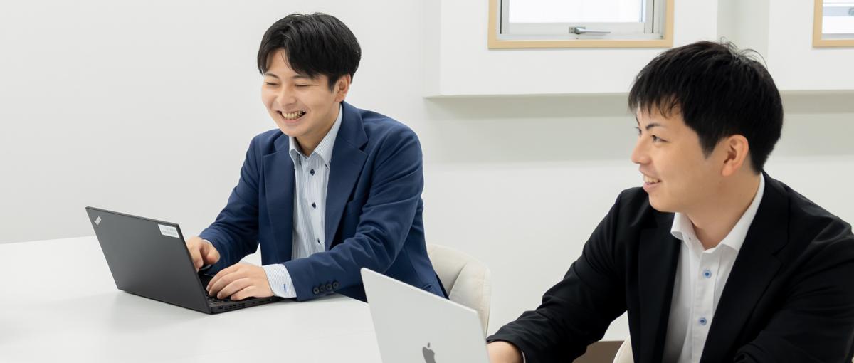 意見も称賛もフラットに行う文化｜担当案件が違うからこそ生まれる社内の絆