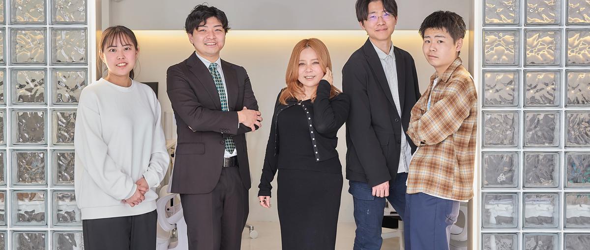 自社大工と一緒に、店舗・オフィスの内装を完成まで導く施工管理