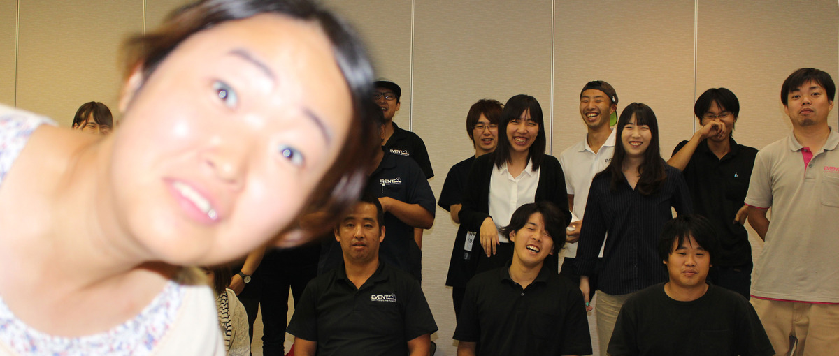 画像見てもらったら分かる通り、面白い人が多い会社です。