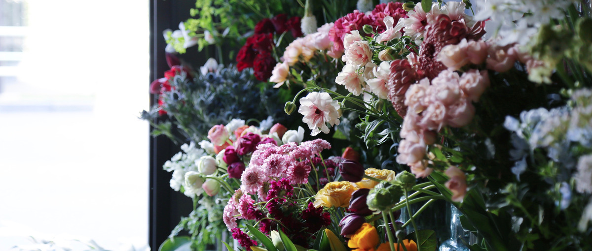 店舗運営からデザインまで、花き業界のアップデートを担うフローリスト募集！