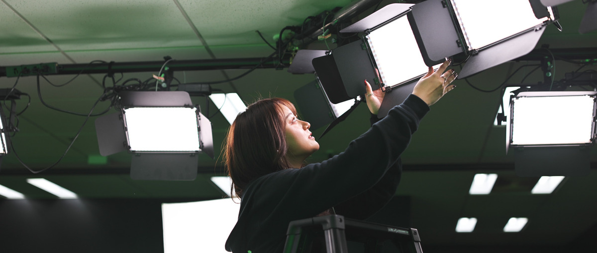 eスポーツ大会を盛り上げる要！映像・音響・照明全てに携わる技術スタッフ