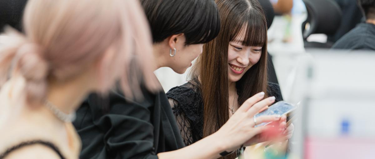 インフルエンサーの舞台裏を支えるマネージャー募集！服装髪色自由