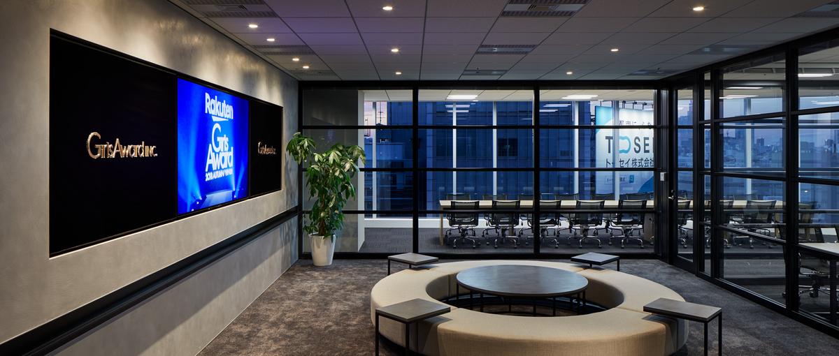 トレンドを世界へ発信！YouTubeクリエイターのマネジメント業務！