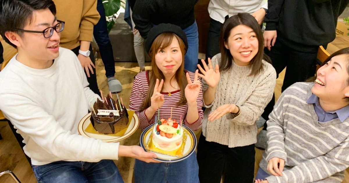 スタッフ ぶちこの誕生日をみんなでお祝い 日本デザインの日常 株式会社日本デザイン