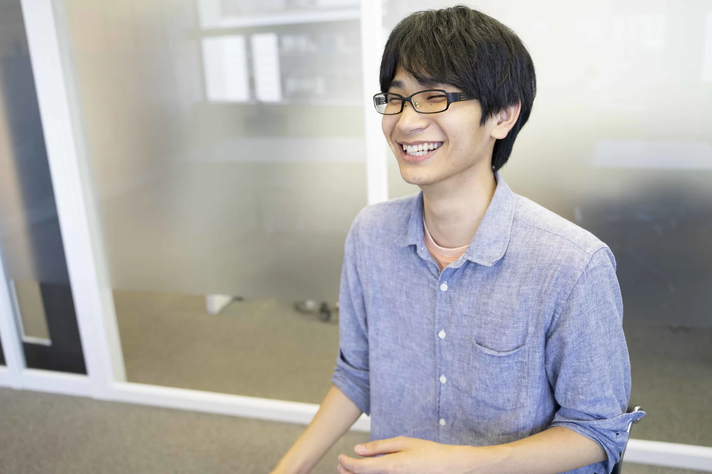画像：インタビューを受ける山本さん①