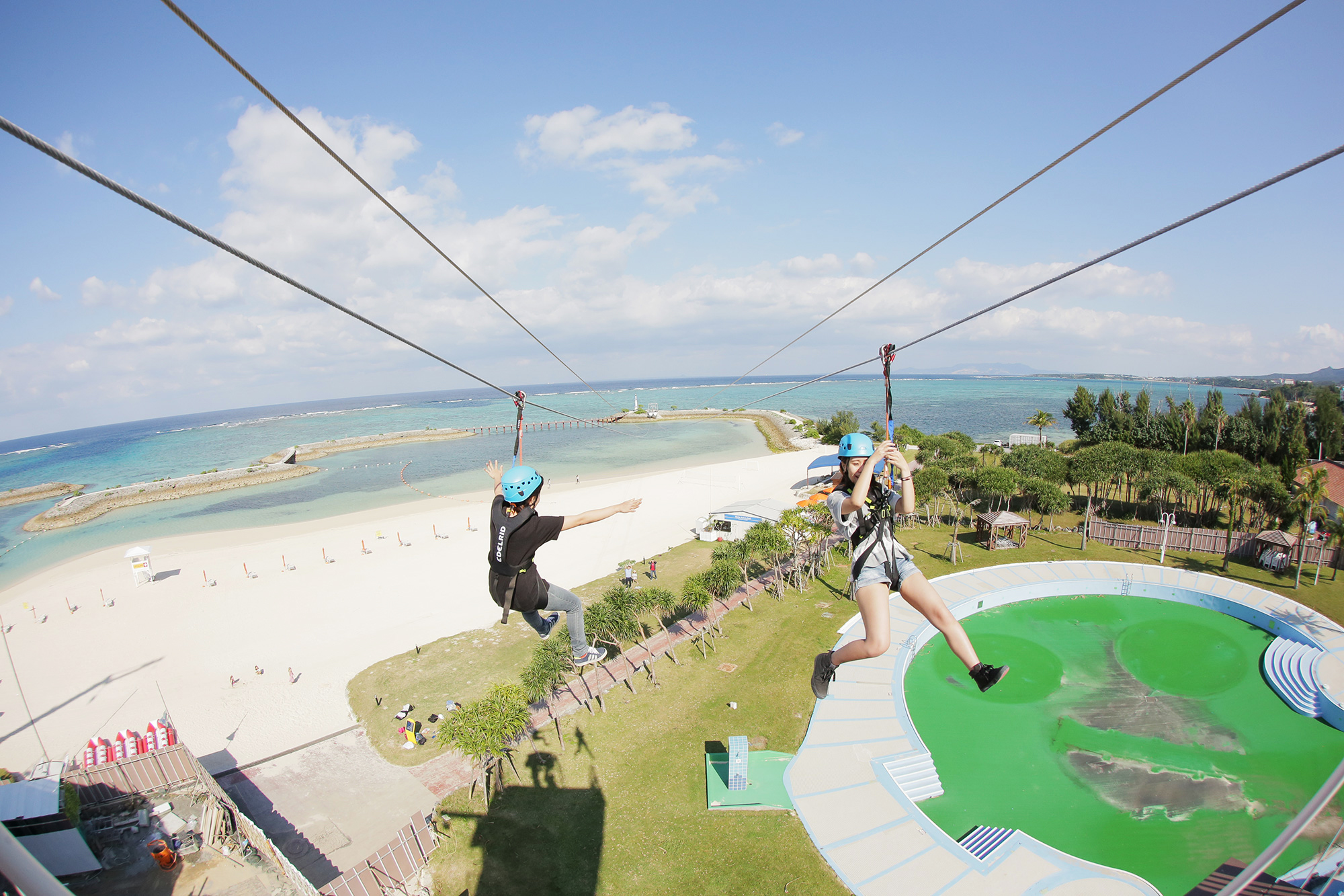 海へと滑走するジップライン 19年夏 Panza沖縄運営メンバー 株式会社プロジェクトアドベンチャージャパンのコーポレート系の採用 Wantedly