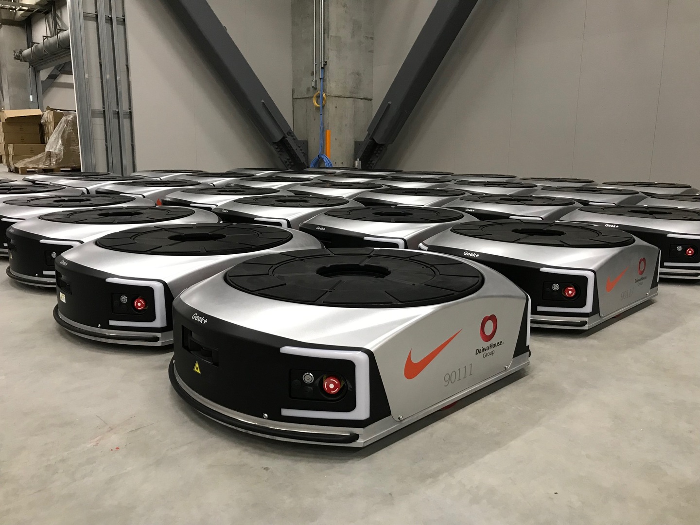 7 000坪の倉庫でロボを使い倒せ アパレルecの物流管理者を募集 アッカ インターナショナルのの求人 Wantedly