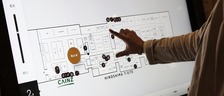 大型モールのタッチサイネージ開発