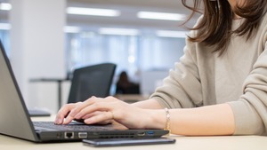 前職のマーケティング知識を活かしながら、入社半年に満たない私が責任ある仕事を楽しんでいる