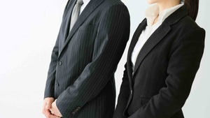 新卒説明会の服装はスーツが必須？