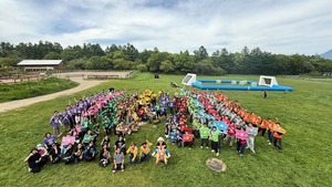 大人が考えた"本気"の社員旅行！2025年は学生時代へタイムスリップ⁉【学校へ行こう！編】