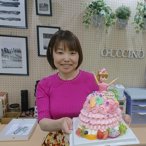 可愛すぎる リカちゃんケーキで社長のお誕生日をお祝いしました 社内イベント