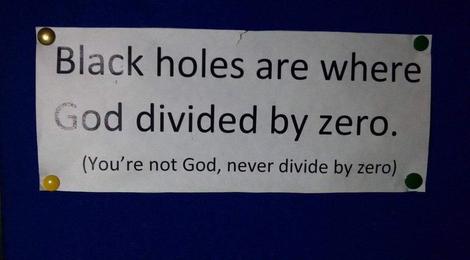 この巨大な3つのブラックホールたちは いつの日か融合するだろう